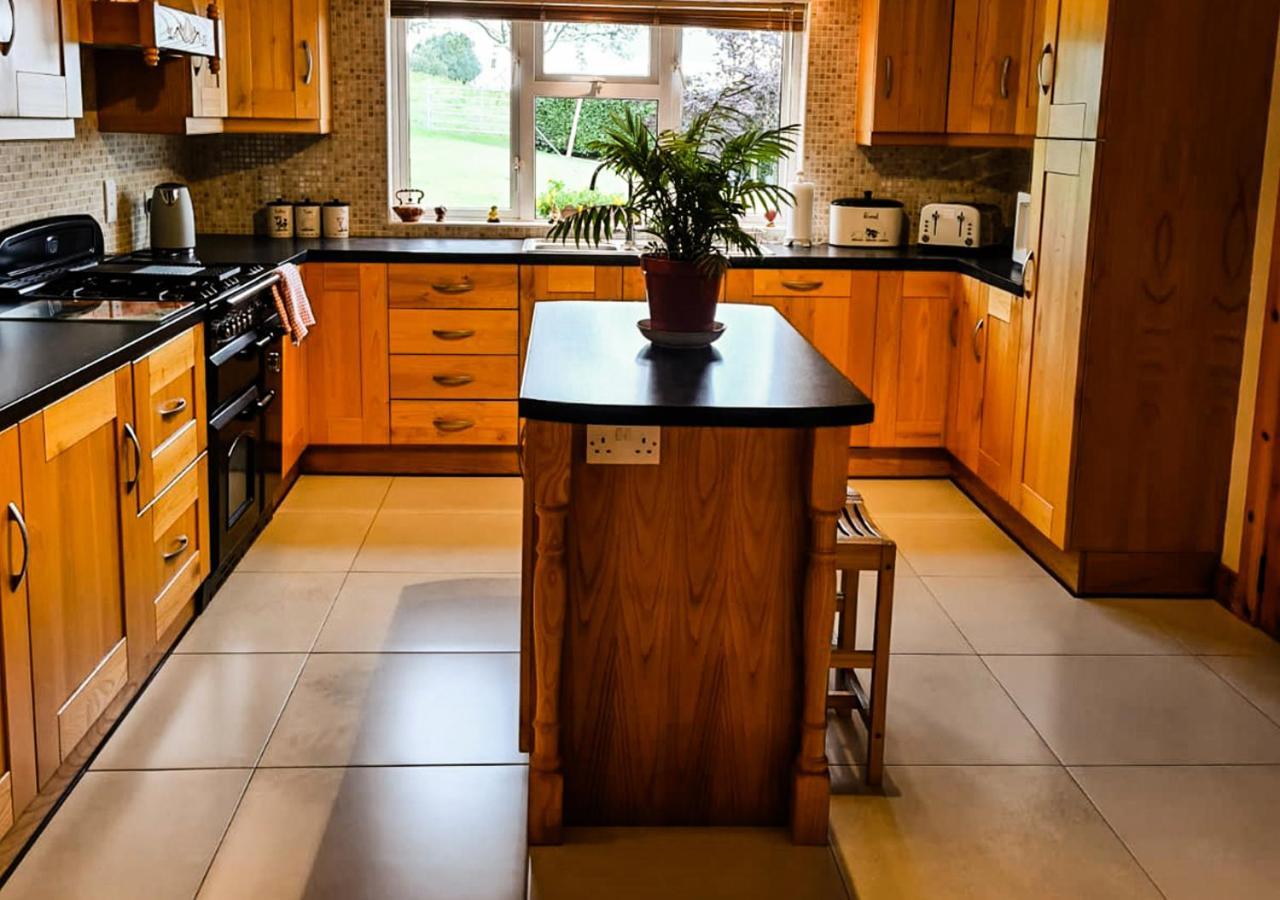 Moat Holiday Rental Lisnaskea Eksteriør billede