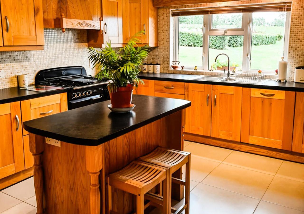 Moat Holiday Rental Lisnaskea Eksteriør billede